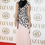 Eugenia Osborne en la alfombra roja de los Premios Harper's Bazaar Actitud 43 2018