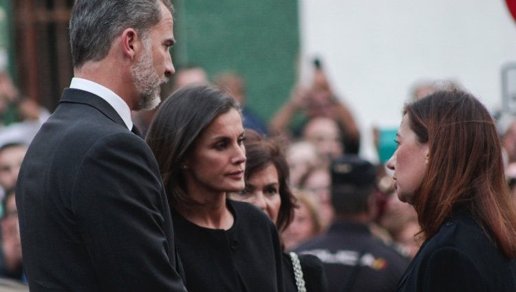 Los Reyes Felipe y Letizia con Francina Armengol en el funeral por las víctimas de las inundaciones en Mallorca