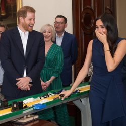 El Príncipe Harry y Meghan Markle ríen divertidos en Melbourne