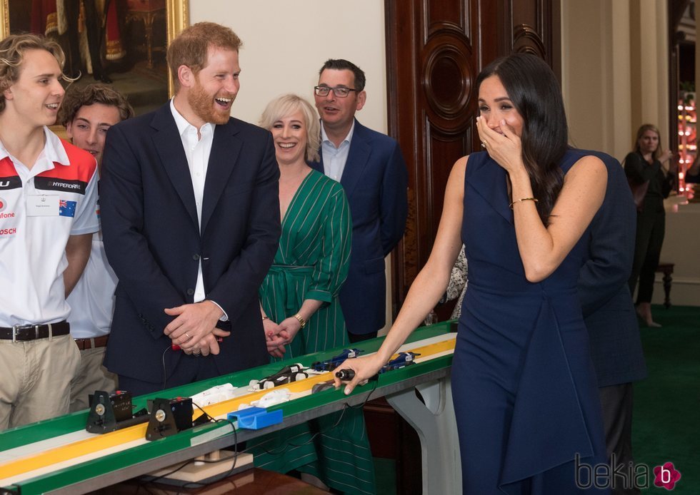 El Príncipe Harry y Meghan Markle ríen divertidos en Melbourne