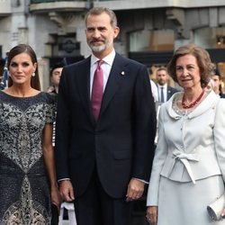 Los Reyes Felipe y Letizia y la Reina Sofía en los Premios Princesa de Asturias 2018