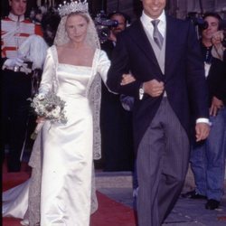 Eugenia Martínez de Irujo y Fran Rivera salen de la Catedral de Sevilla el día de su boda