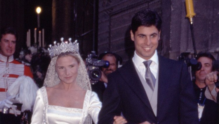 Eugenia Martínez de Irujo y Fran Rivera salen de la Catedral de Sevilla el día de su boda