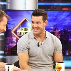 Mario Casas hablando con Pablo Motos en 'El Homriguero'