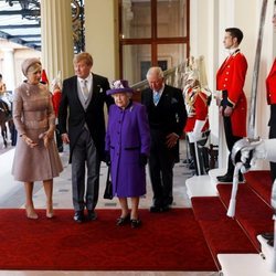 Guillermo y Máxima de Holanda con la Reina Isabel y el Príncipe Carlos en su Visita de Estado a Reino Unido