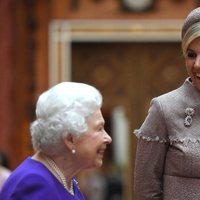 La Reina Isabel y Máxima de Holanda ríen divertidas