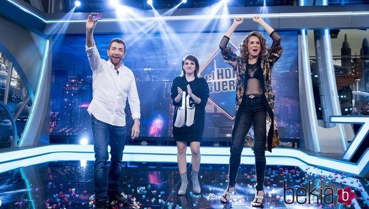 María Castro y Angy Fernández divirtiéndose junto a Pablo Motos en 'El hormiguero'