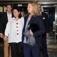 La Infanta Elena saliendo de ver el musical 'El médico'