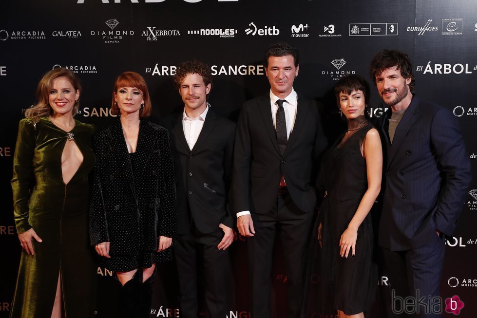 María Mollins, Najwa Nimri, Álvaro Cervantes, Julio Medem , Úrsula Corberó y Daniel Grao en la premiere de 'El árbol de Sangre'