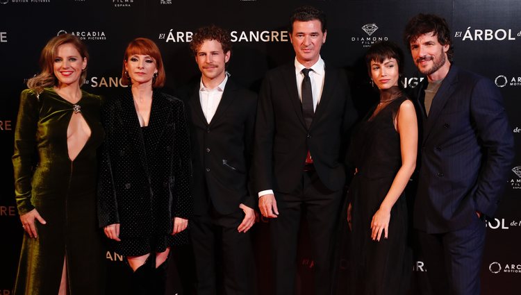 María Mollins, Najwa Nimri, Álvaro Cervantes, Julio Medem , Úrsula Corberó y Daniel Grao en la premiere de 'El árbol de Sangre'