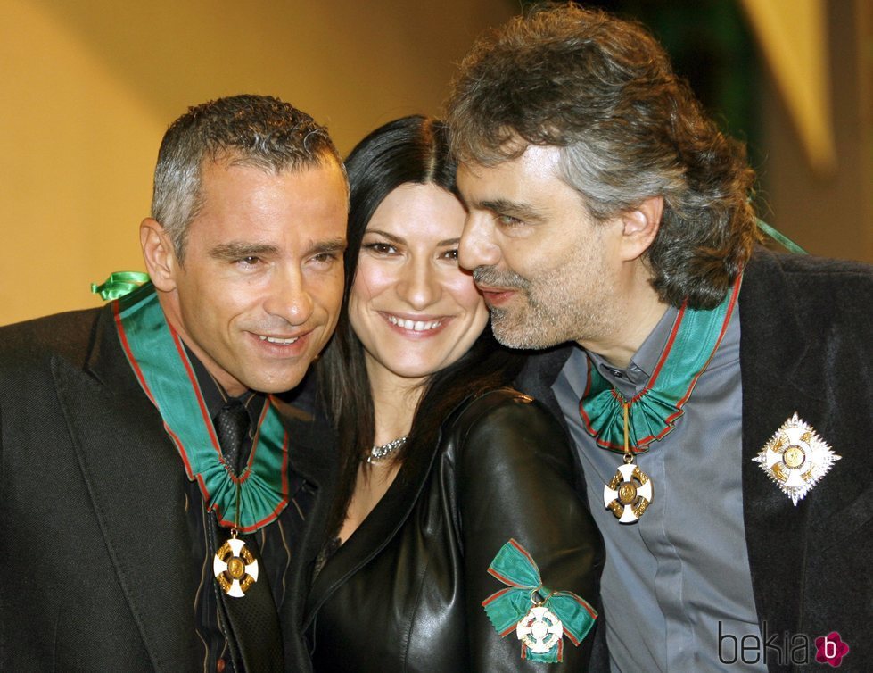 Eros Ramazzotti, Laura Pausini y Andrea Boccelli posan en San Remo