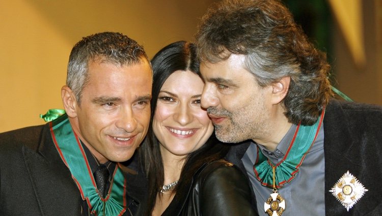 Eros Ramazzotti, Laura Pausini y Andrea Boccelli posan en San Remo