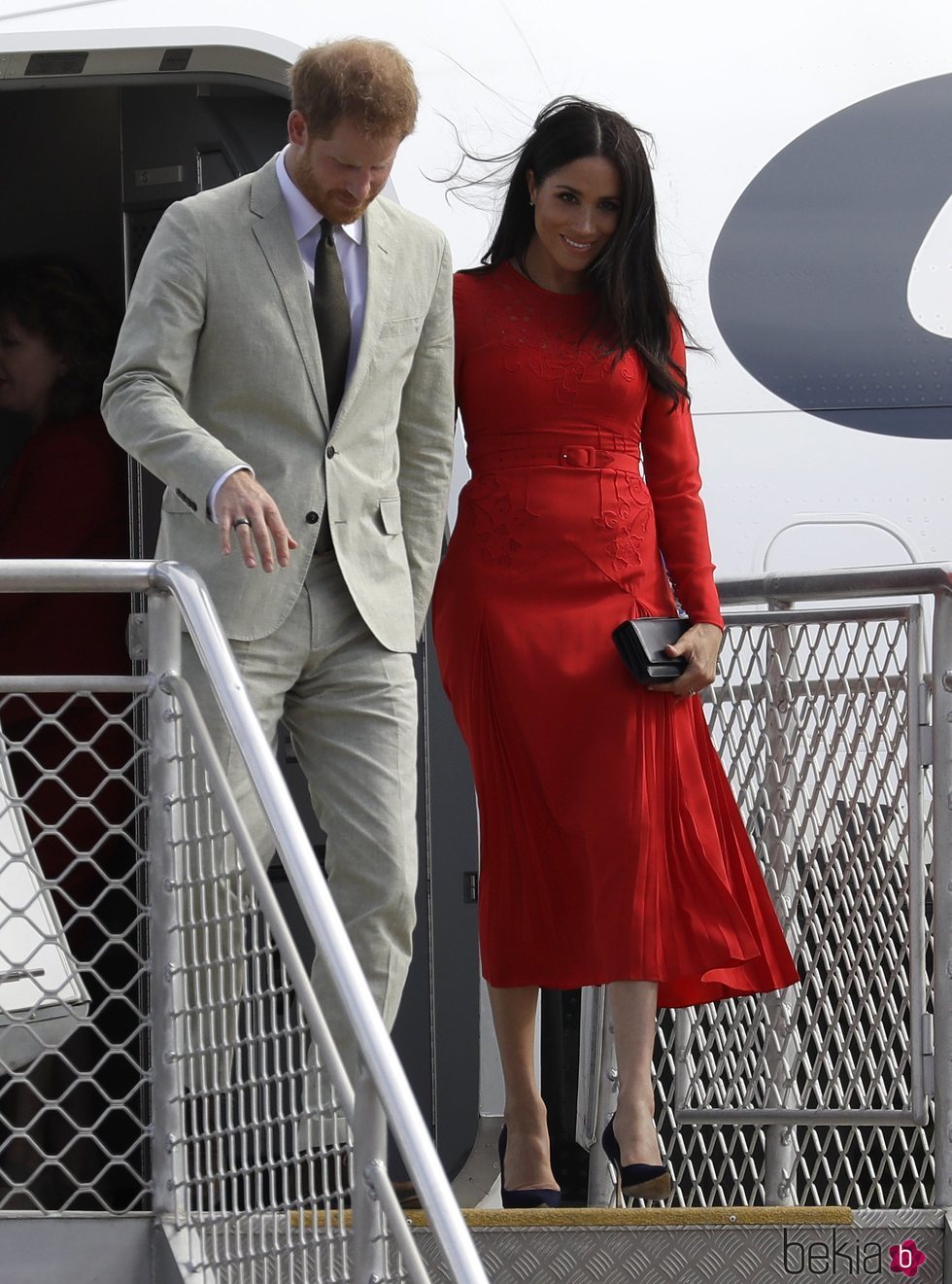 Los Duques de Sussex llegando a Tonga dentro de su gira por Oceanía