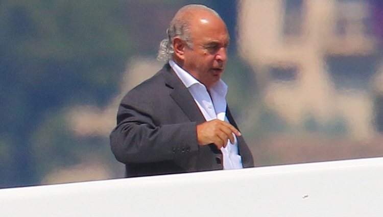 Philip Green en el aeropuerto