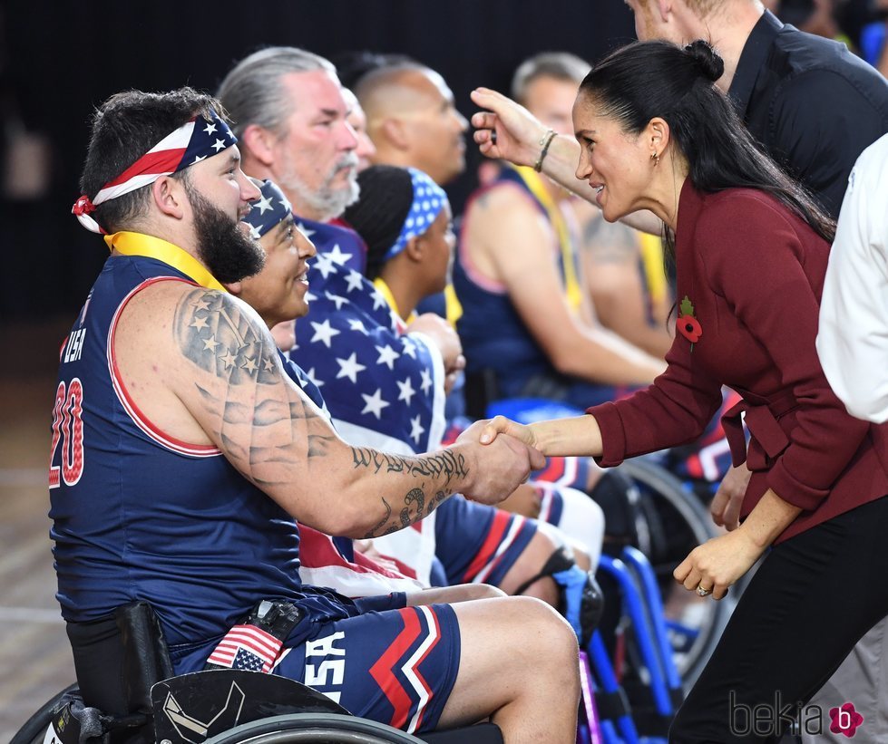 Meghan Markle haciendo entrega de las medallas en los Juegos Invictus de 2018