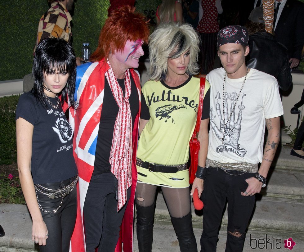 Cindy Crawford y su familia en la fiesta de Halloween en Casamigos