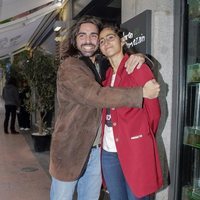 Alba Flores y Guillermo Furiase Jr. se abrazan con cariño