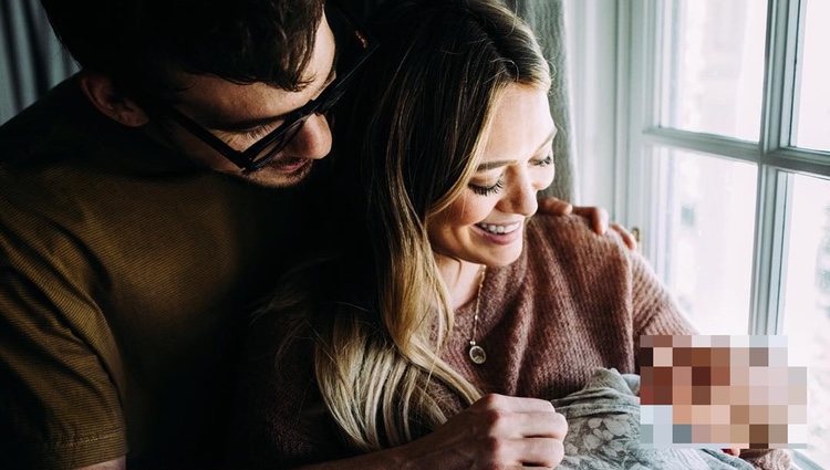 Hilary Duff y Matthew Koma junto a su hija Banks Violet Bair