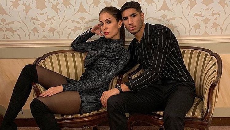 Hiba Abouk y Achraf Hakimi posan enamorados