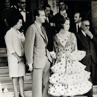 La Reina Sofía vestida de flamenca junto al Rey Juan Carlos