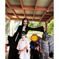 Elsa Pataky junto a sus hijos disfrazados para Halloween