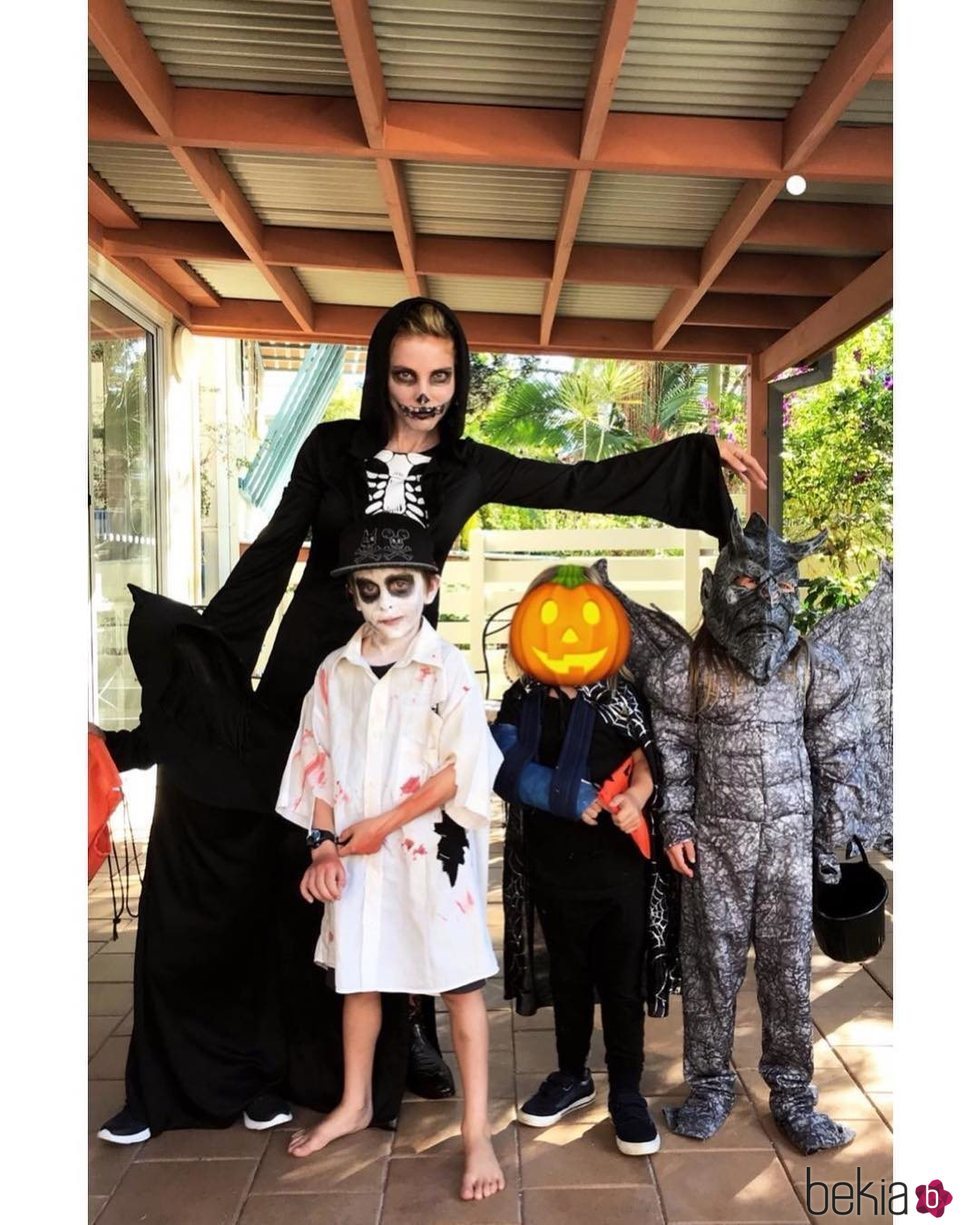 Elsa Pataky junto a sus hijos disfrazados para Halloween