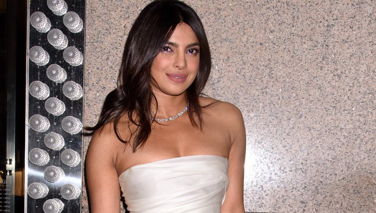 Priyanka Chopra con el vestido de Marchesa para su despedida de soltera