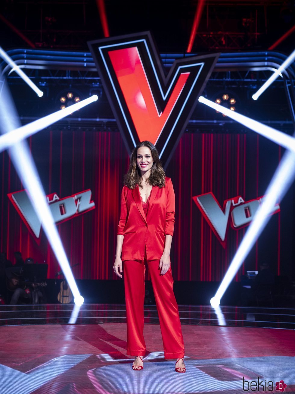 Eva González en la foto de la presentación de 'La Voz'