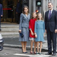 Los Reyes Felipe y Letizia, la Princesa Leonor y la Infanta Sofía en el centro de Madrid