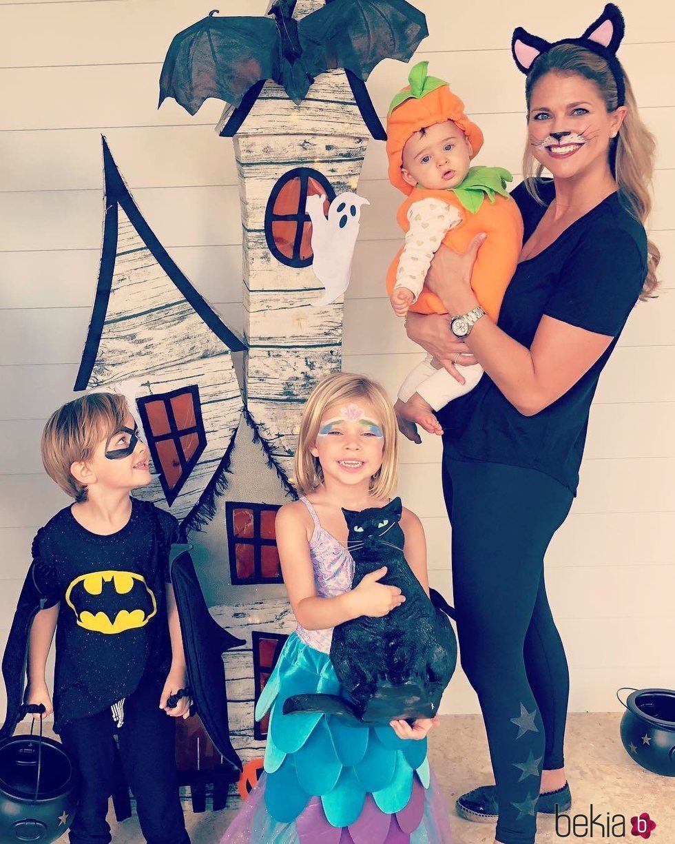 Magdalena de Suecia con sus hijos Leonor, Nicolas y Adrienne en Halloween 2018