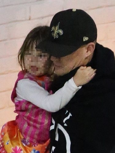 Channing Tatum y su hija a la salida de un concierto