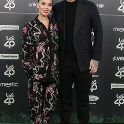 Melendi y su pareja Julia Nakamatsu en Los 40 Music Awards 2018