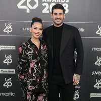 Melendi y su pareja Julia Nakamatsu en Los 40 Music Awards 2018