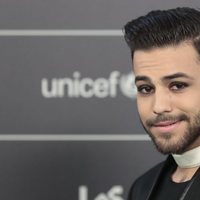 Agoney en la alfombra verde de Los 40 Music Awards 2018