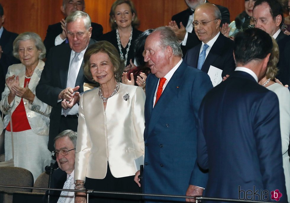 La Reina Sofía disfruta del concierto organizado en su honor junto al Rey Juan Carlos