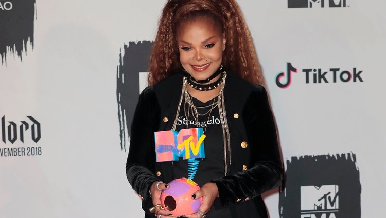 Janet Jackson con su premio de los MTV EMAs 2018 de Bilbao