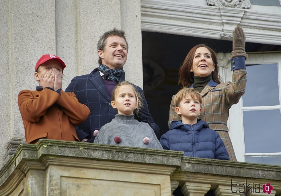 Federico y Mary de Dinamarca con la Princesa Isabel, el Príncipe Vicente y la Princesa Josefina en la cacería Hubertus