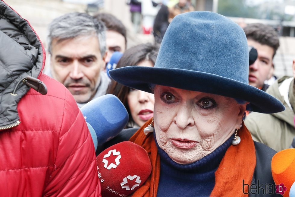 Lucía Bosé acudiendo a su juicio por una apropiación indebida