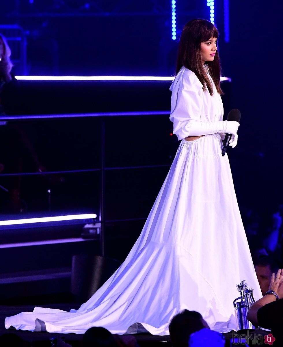 Hailee Steinfeld en la gala de los MTV EMAs 2018