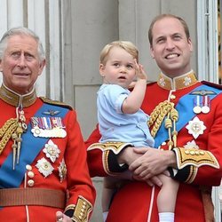 El Príncipe Carlos, el Príncipe Jorge y el Príncipe Guillermo en el Trooping the Colour 2015