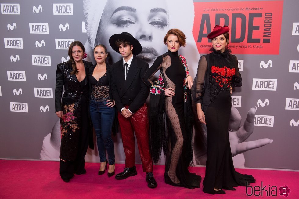 Maria Ordoñez, Cristina Alarcon y Eloi Costa en el estreno de 'Arde Madrid'