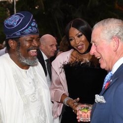 Carlos de Inglaterra y Naomi Campbell durante una recepción oficial en Nigeria