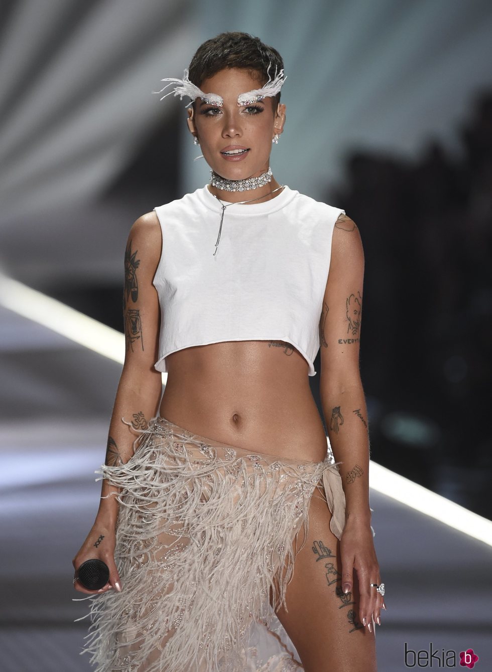 Halsey actuando en el Victoria's Secret Fashion Show 2018