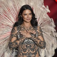 Adriana Lima llorando durante el Victoria's Secret Fashion Show 2018