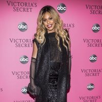 Laverne Cox en la alfombra rosa del Victoria's Secret Fashion Show 2018