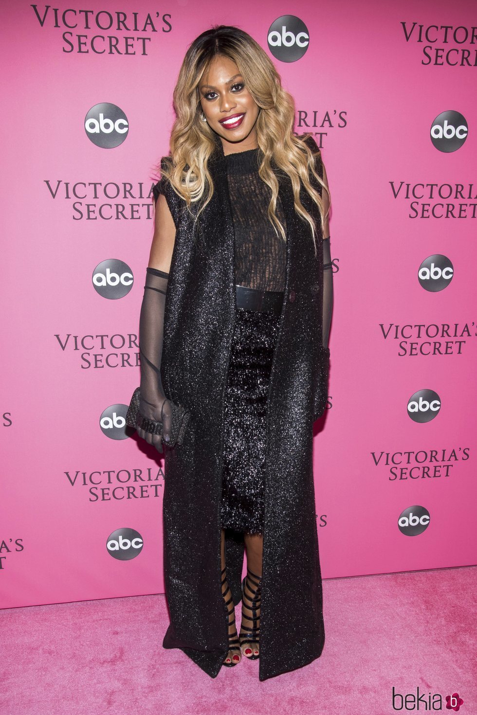 Laverne Cox en la alfombra rosa del Victoria's Secret Fashion Show 2018