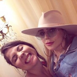 Lady Gaga y Natali Germanotta muy sonrientes