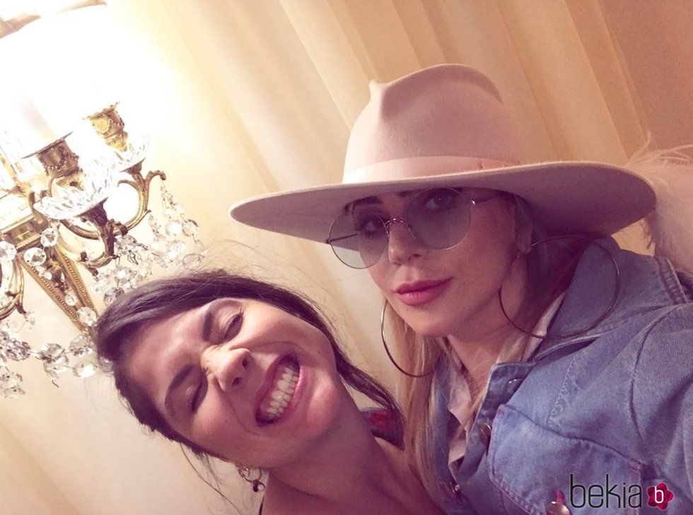 Lady Gaga y Natali Germanotta muy sonrientes