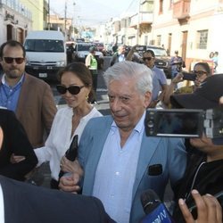 Isabel Preysler y Mario Vargas Llosa llegando a 'Hay Festival'