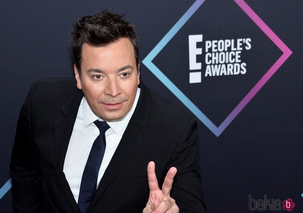 Jimmy Fallon en la alfombra roja de los People's Choice Awards 2018